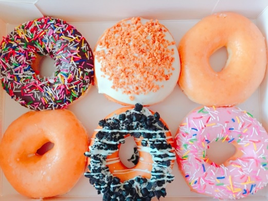 ドーナツの由来と綴り（doughnut or donut?）